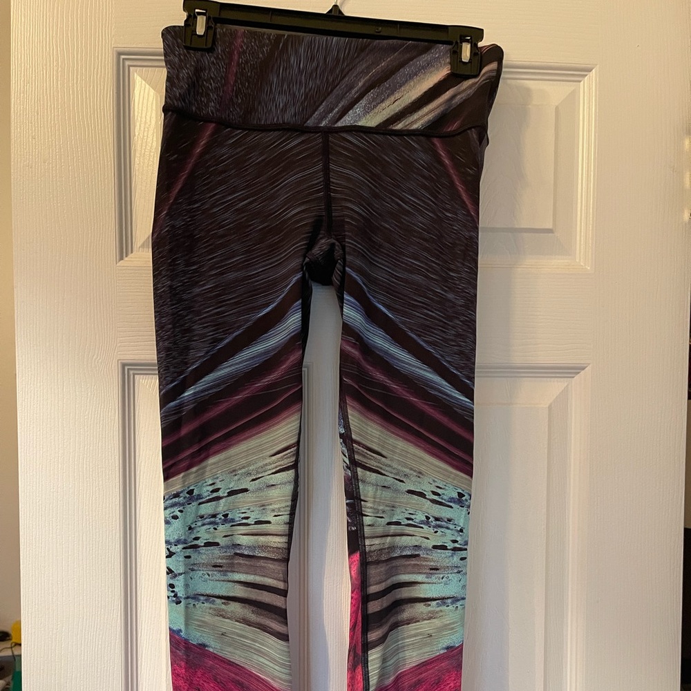 Lululemon size 6 leggings.